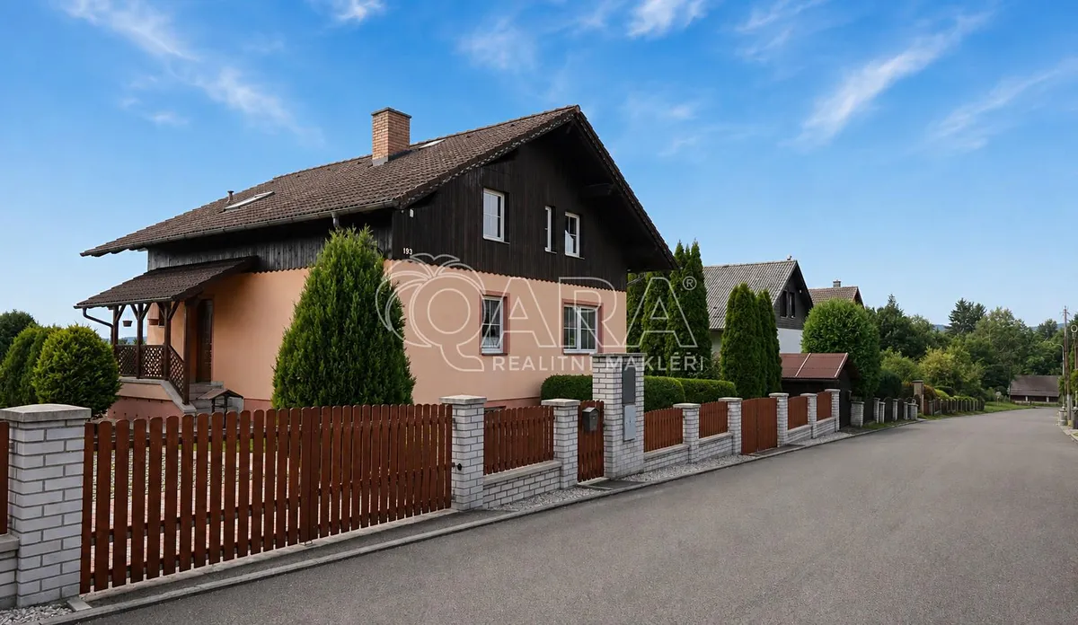Prodej rodinného domu 220 m², pozemek 1711 m²